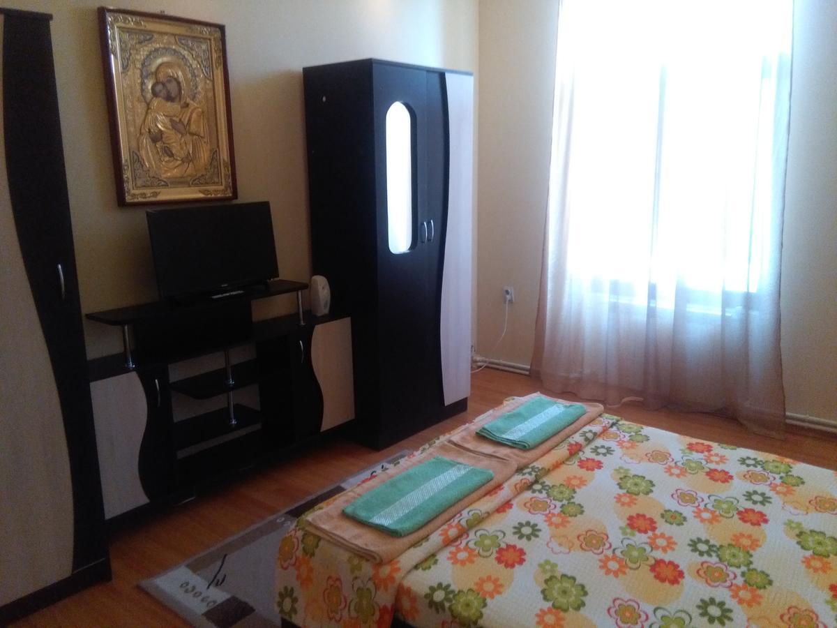 Hotel Casa Ovi Si Simo Haţeg Exteriér fotografie